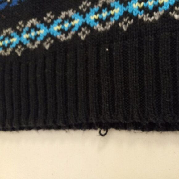 American Eagle Snow Flake Design Sweater - Picture 7 of 7